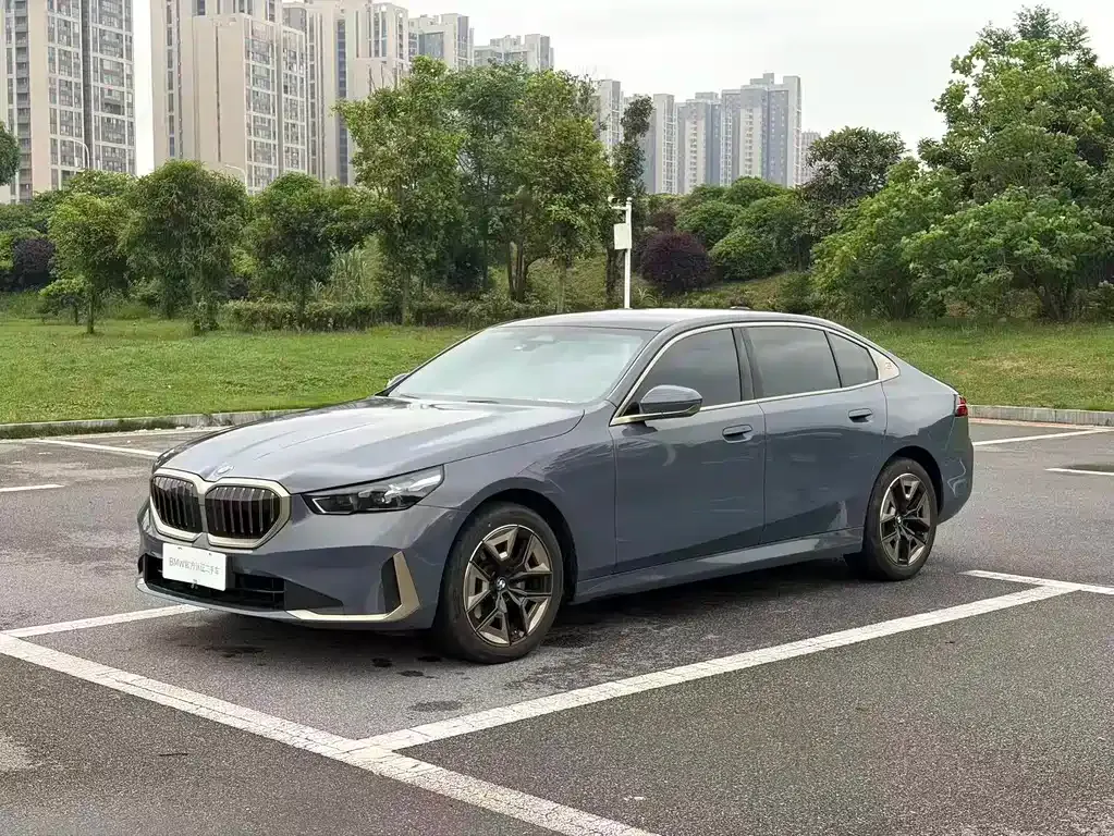 BMW 5 Series — фото 10