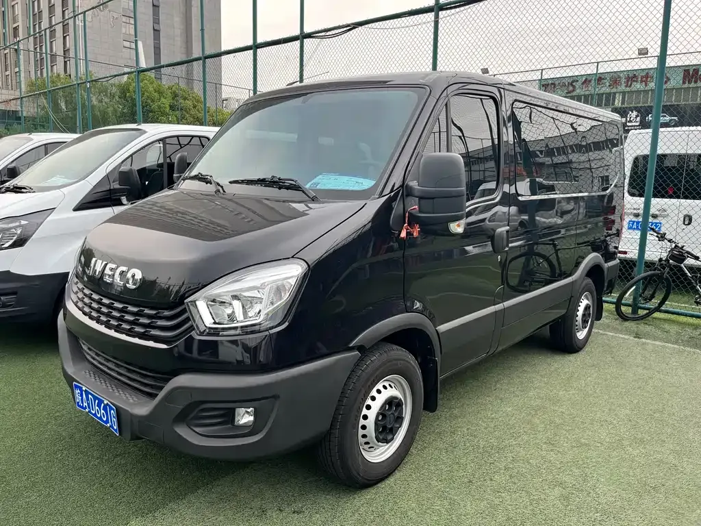 IVECO Ousheng — фото 1