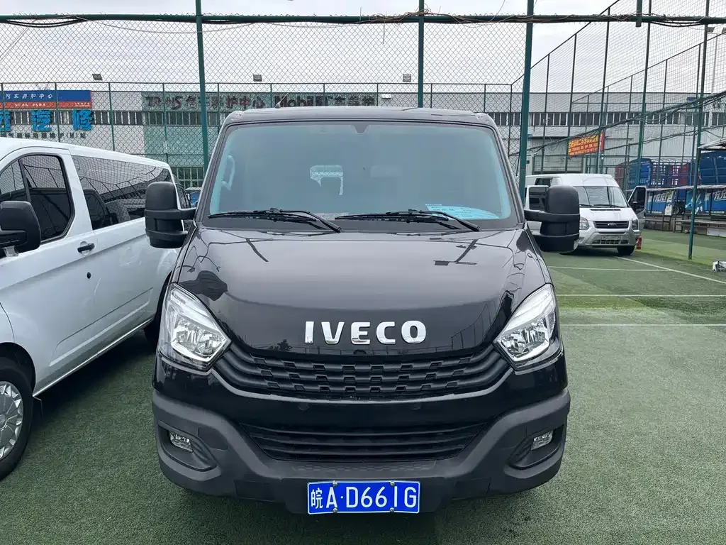 IVECO Ousheng — фото 4