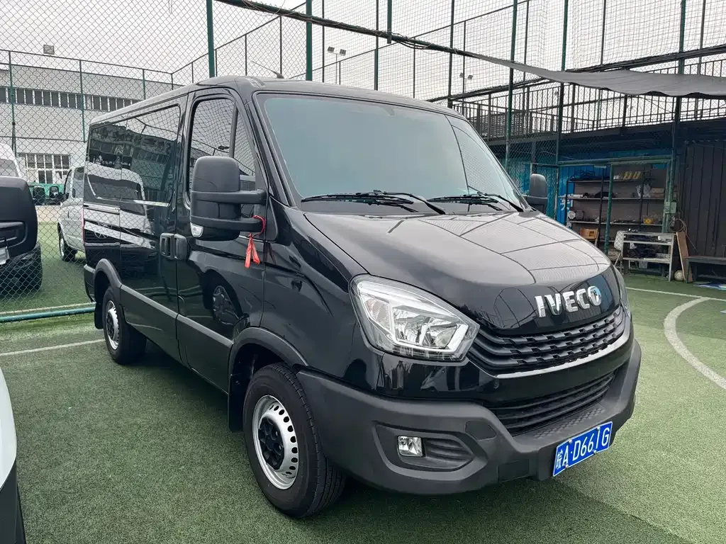 IVECO Ousheng — фото 9