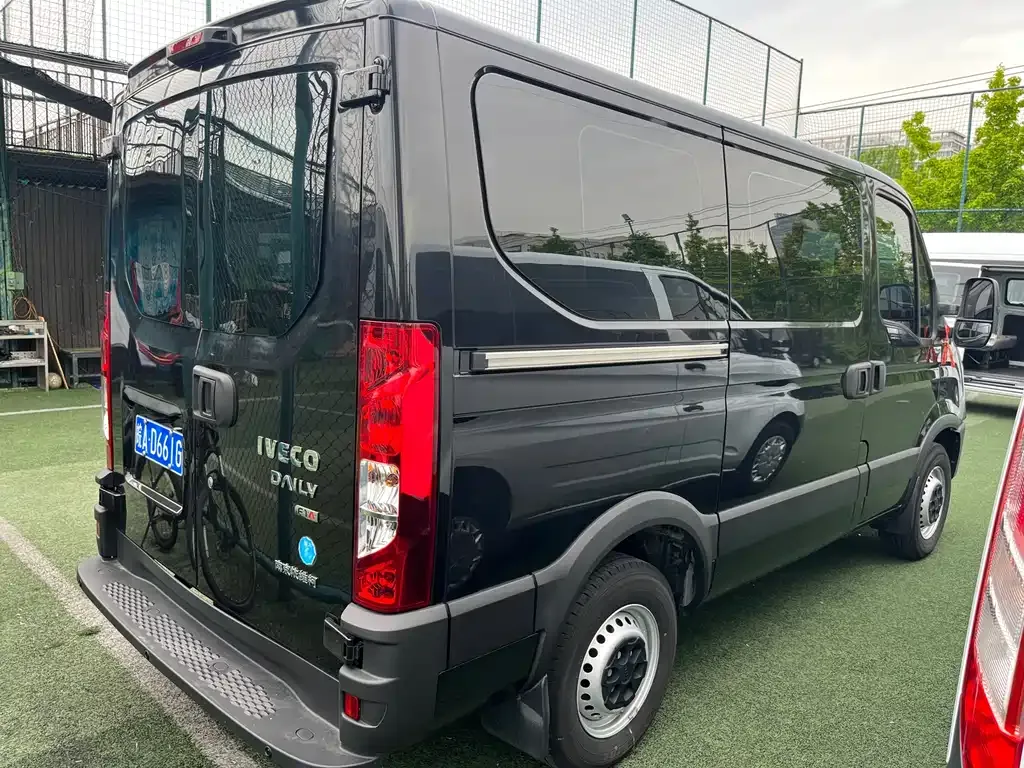 IVECO Ousheng — фото 3