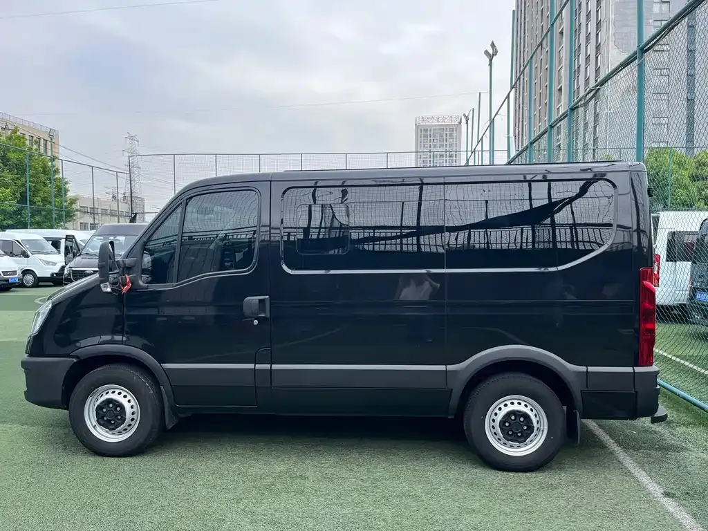 IVECO Ousheng — фото 5