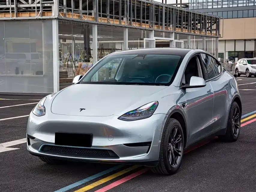 Tesla Model Y — фото 1