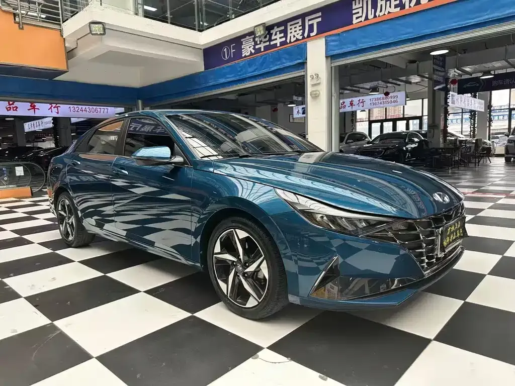 Hyundai Elantra — фото 4