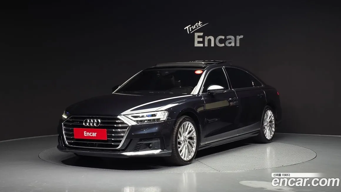 Audi A8 — фото 1