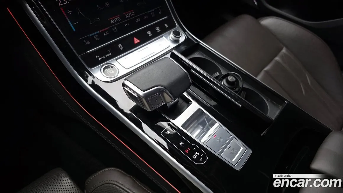 Audi A8 — фото 10
