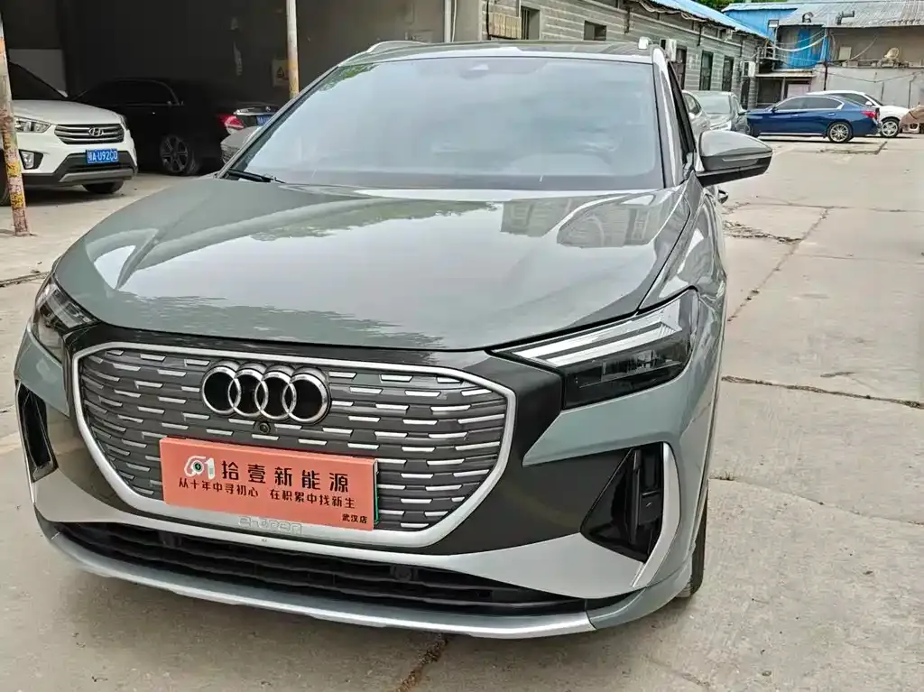 Audi Q4 e-tron — фото 1