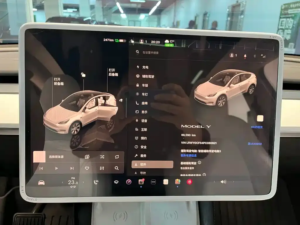Tesla Model Y — фото 10