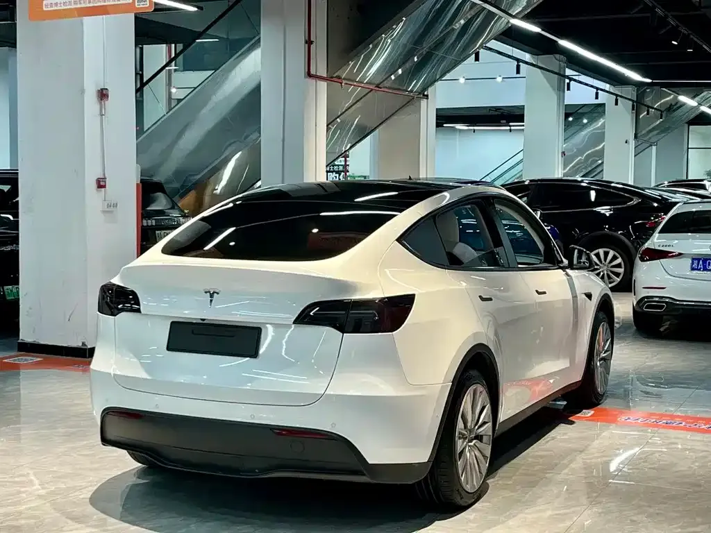 Tesla Model Y — фото 7