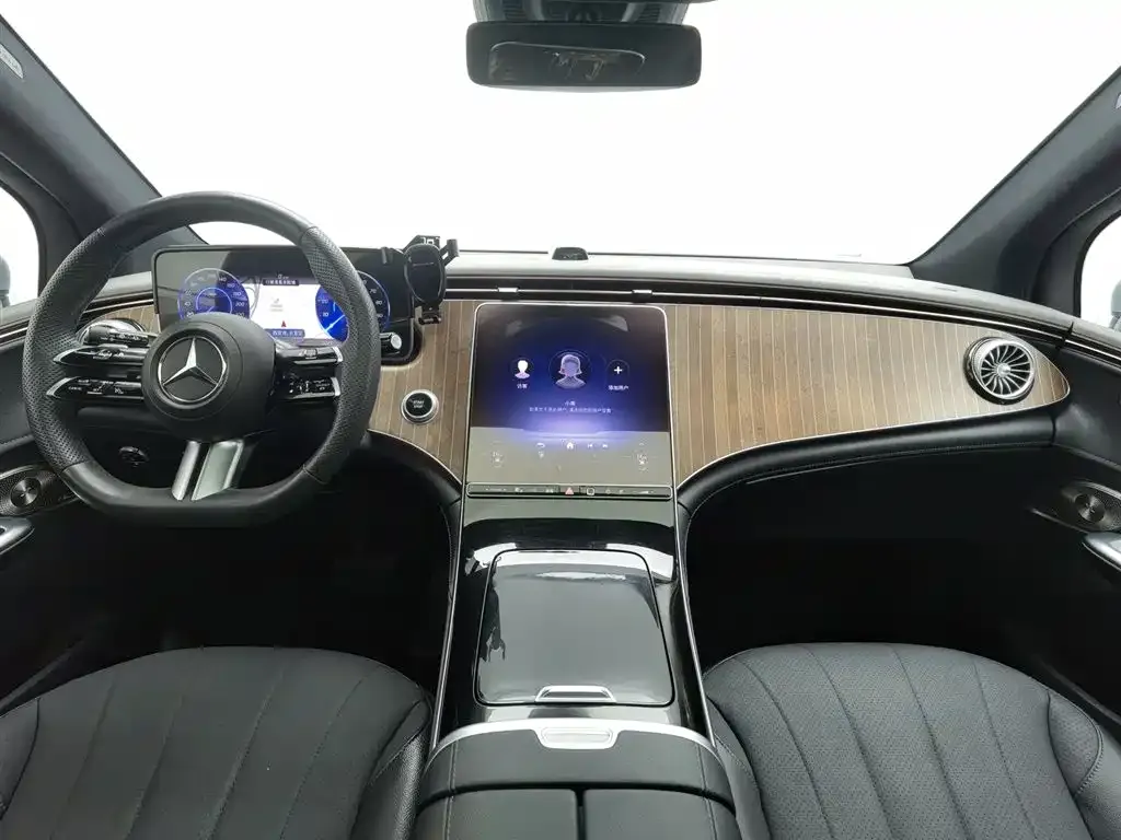 Mercedes-Benz EQE SUV — фото 4