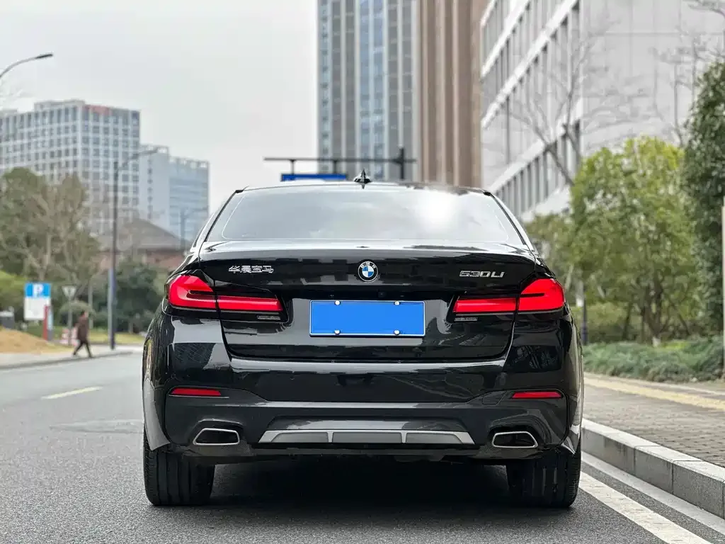 BMW 5 Series — фото 4