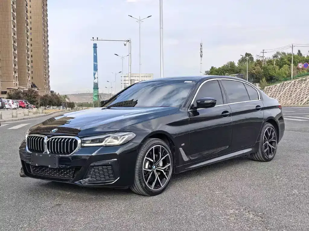 BMW 5 Series — фото 1