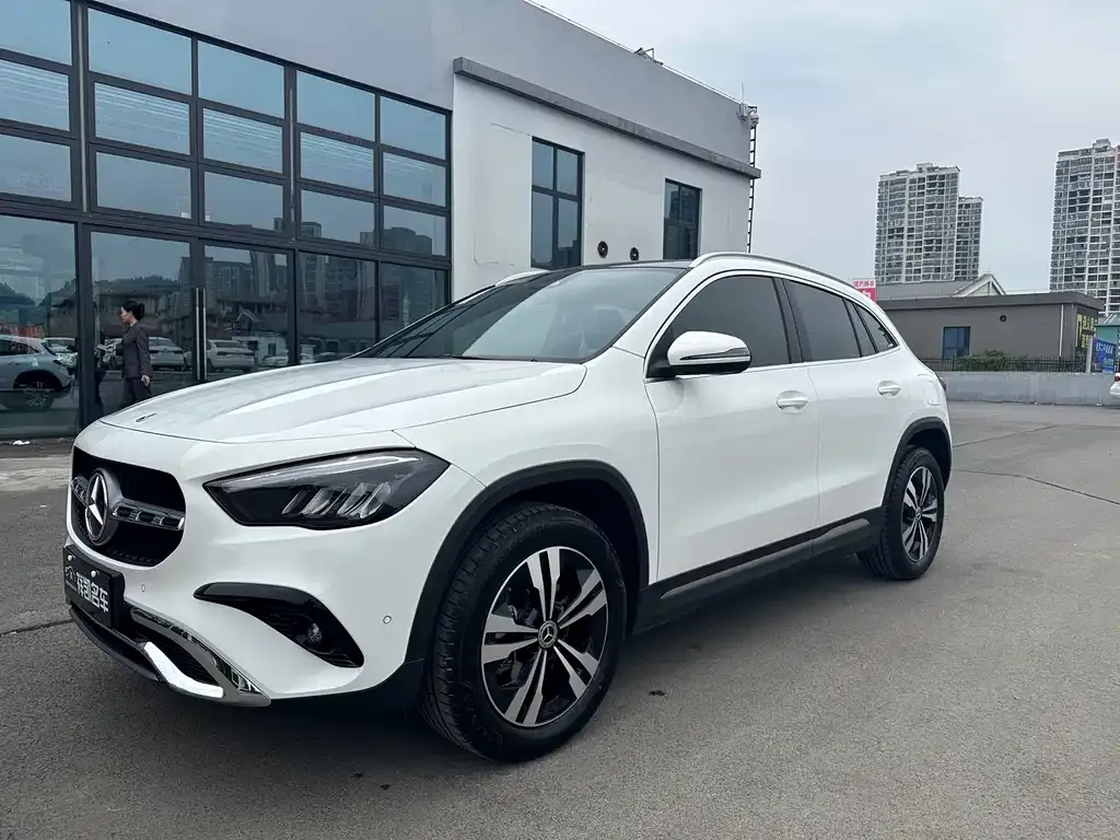 Mercedes-Benz GLA — фото 1