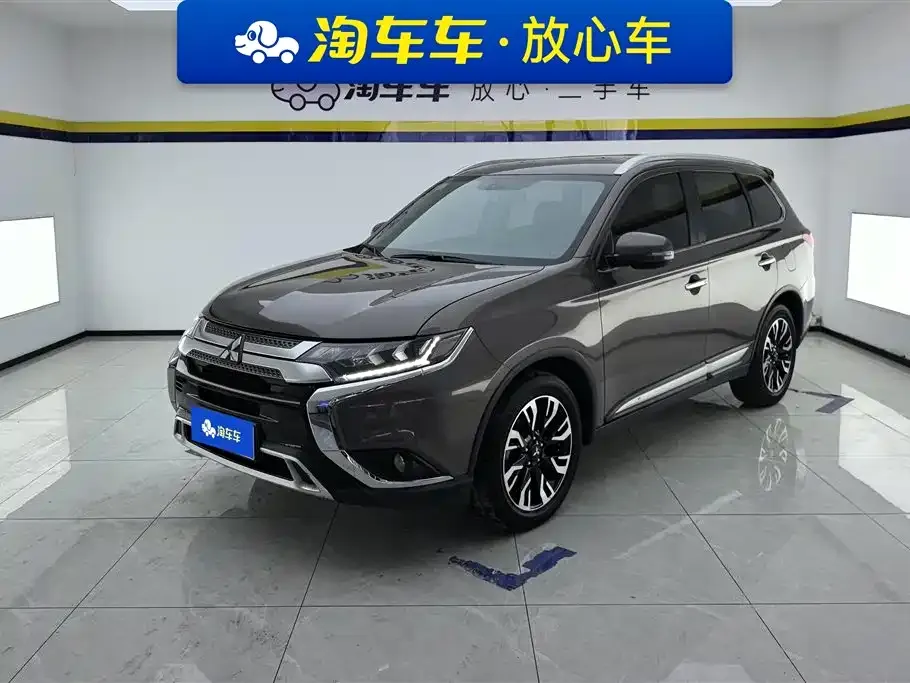 Mitsubishi Outlander — фото 1