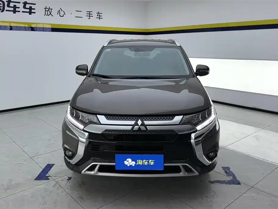 Mitsubishi Outlander — фото 10