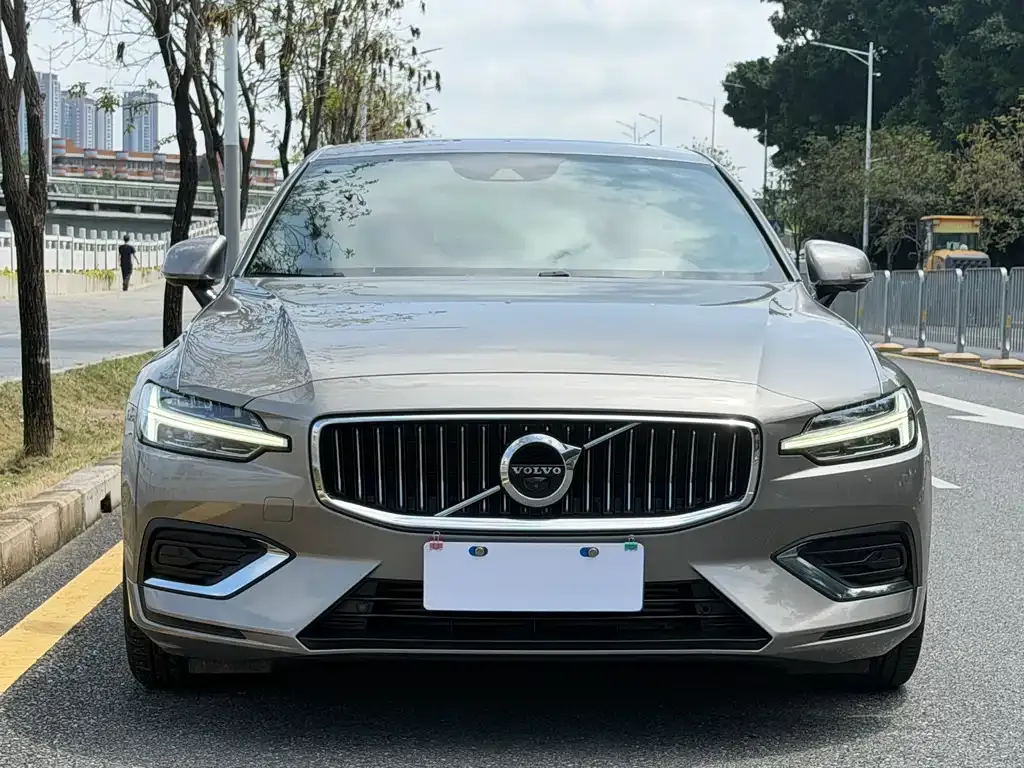 Volvo S60 — фото 5