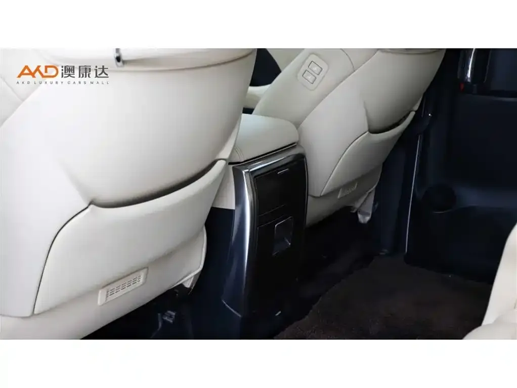 Toyota Alphard — фото 9