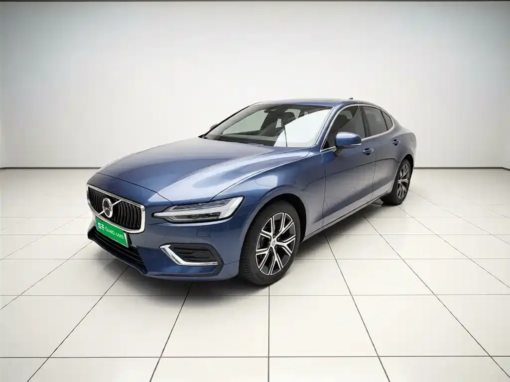 Volvo S60 — фото 1