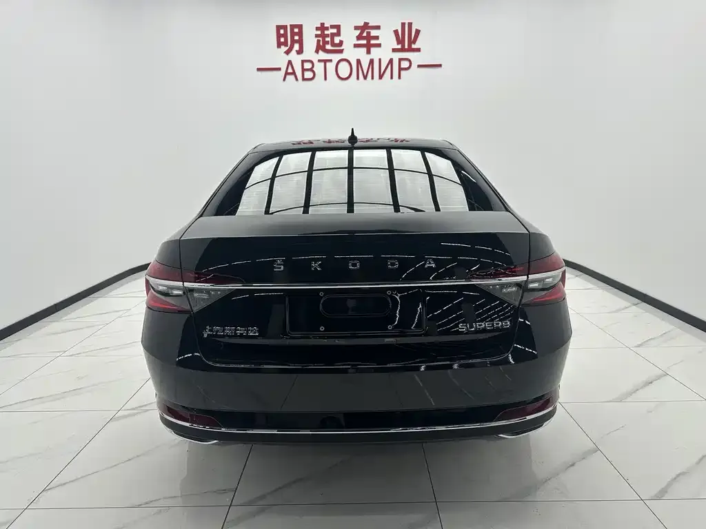 Skoda Superb — фото 2