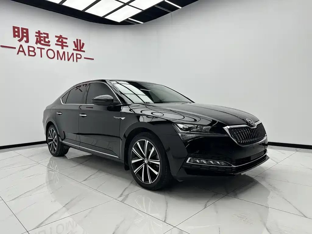 Skoda Superb — фото 10