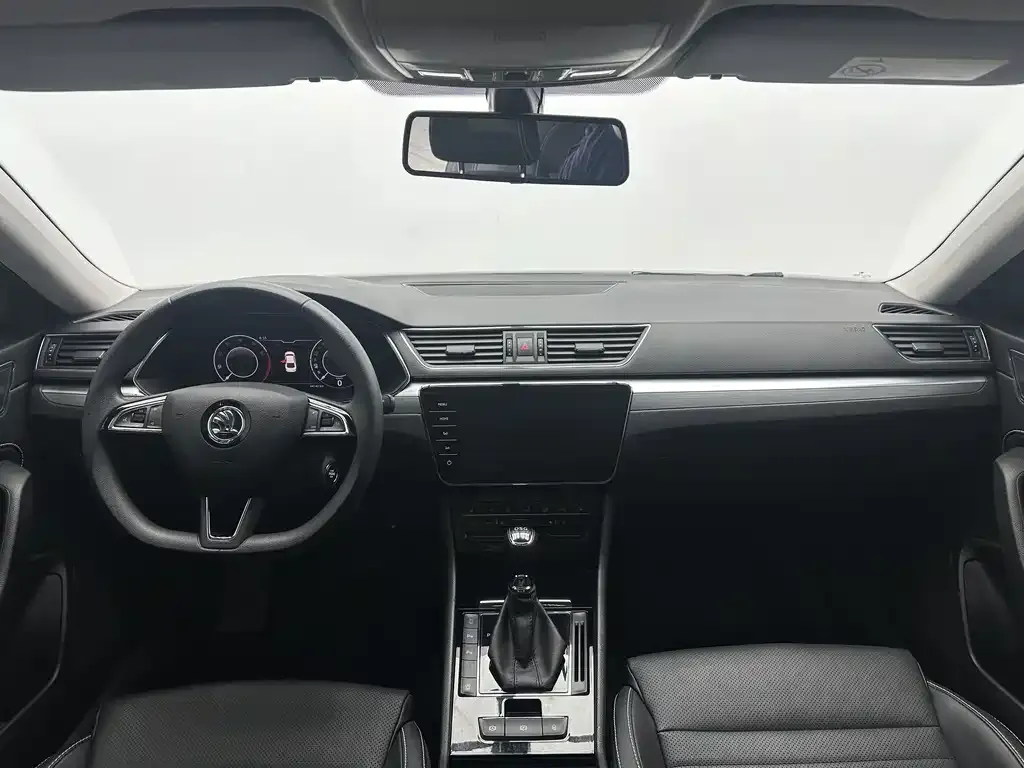 Skoda Superb — фото 9