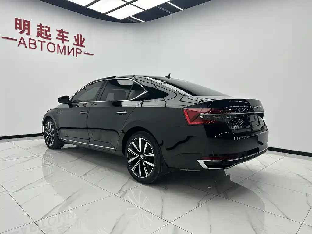 Skoda Superb — фото 5