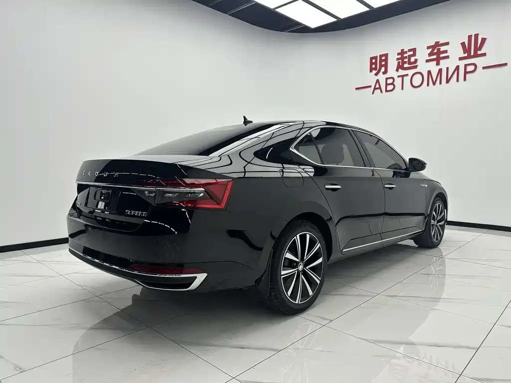 Skoda Superb — фото 8