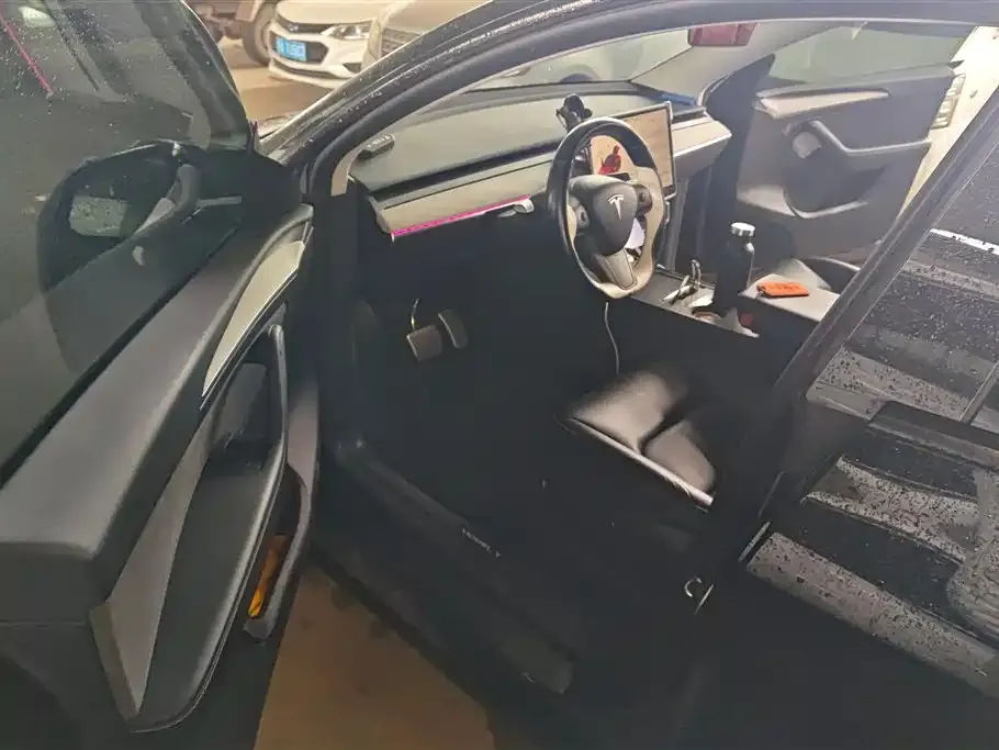 Tesla Model Y — фото 3