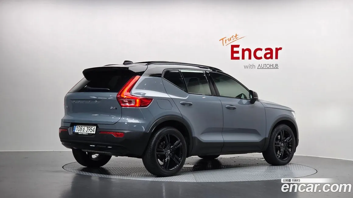 Volvo XC40 — фото 8