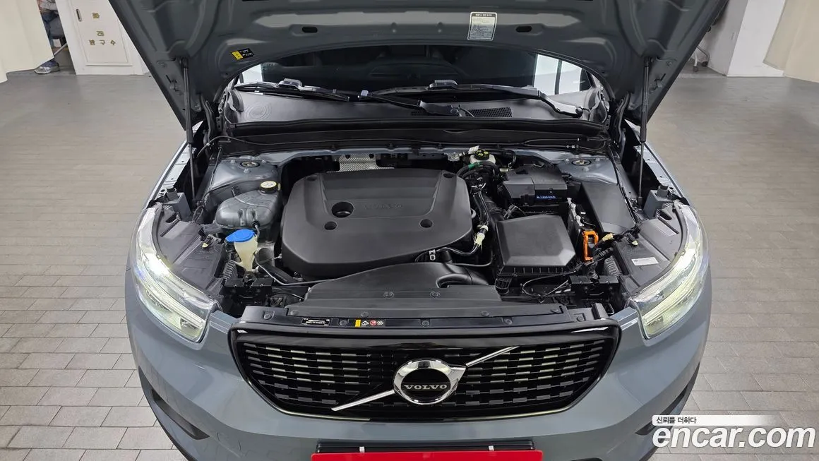 Volvo XC40 — фото 10