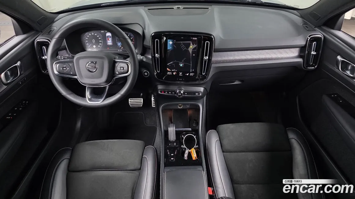 Volvo XC40 — фото 2