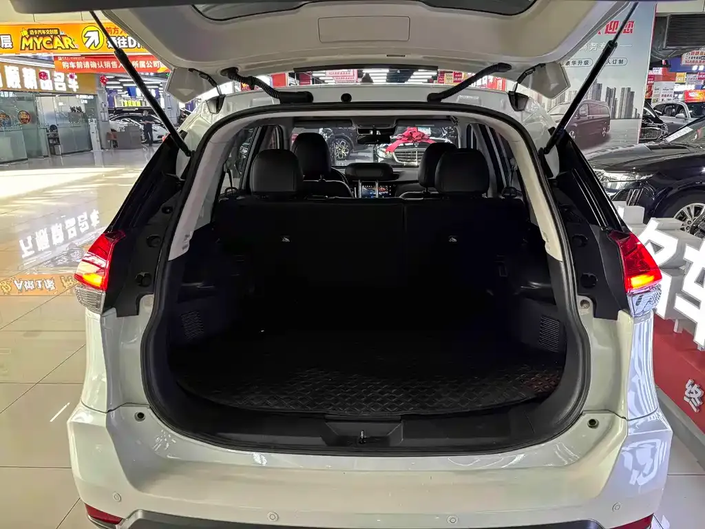 Nissan X-Trail — фото 10
