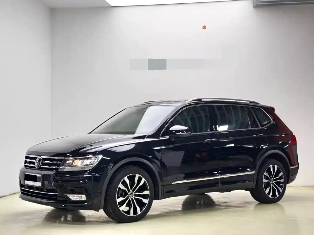 Volkswagen Tiguan L — фото 1