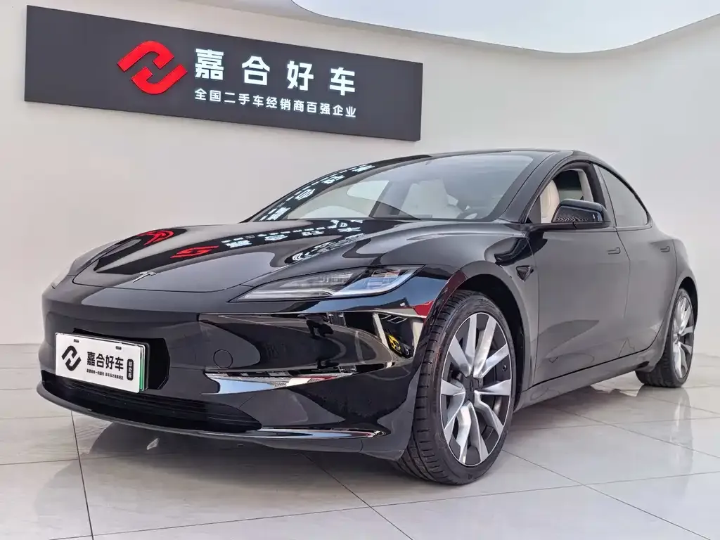 Tesla Model 3 — фото 1