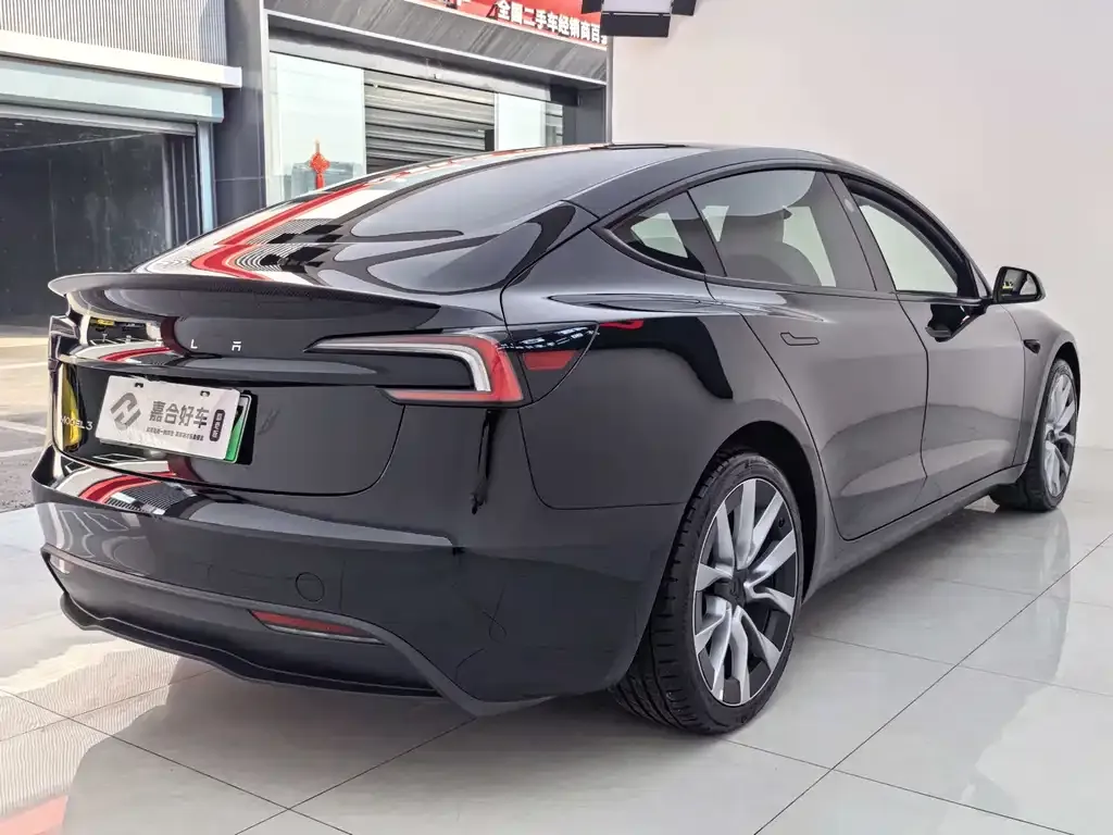 Tesla Model 3 — фото 7