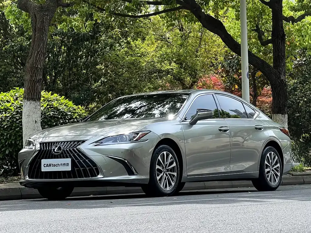 Lexus ES — фото 10