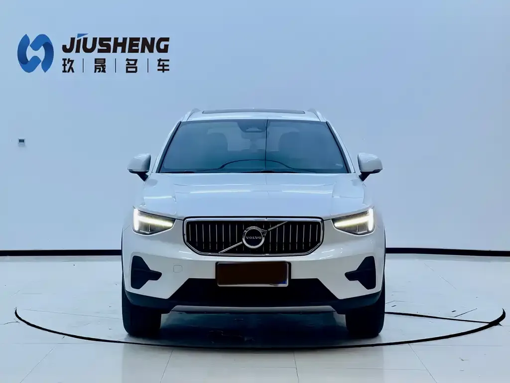 Volvo XC40 — фото 4
