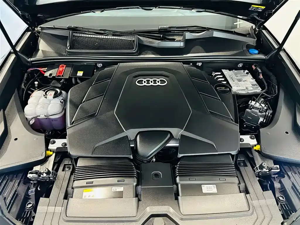 Audi Q8 — фото 5