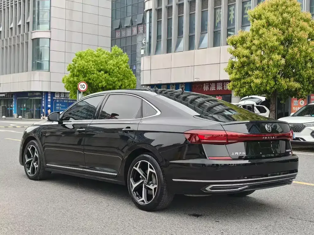 Volkswagen Passat — фото 5