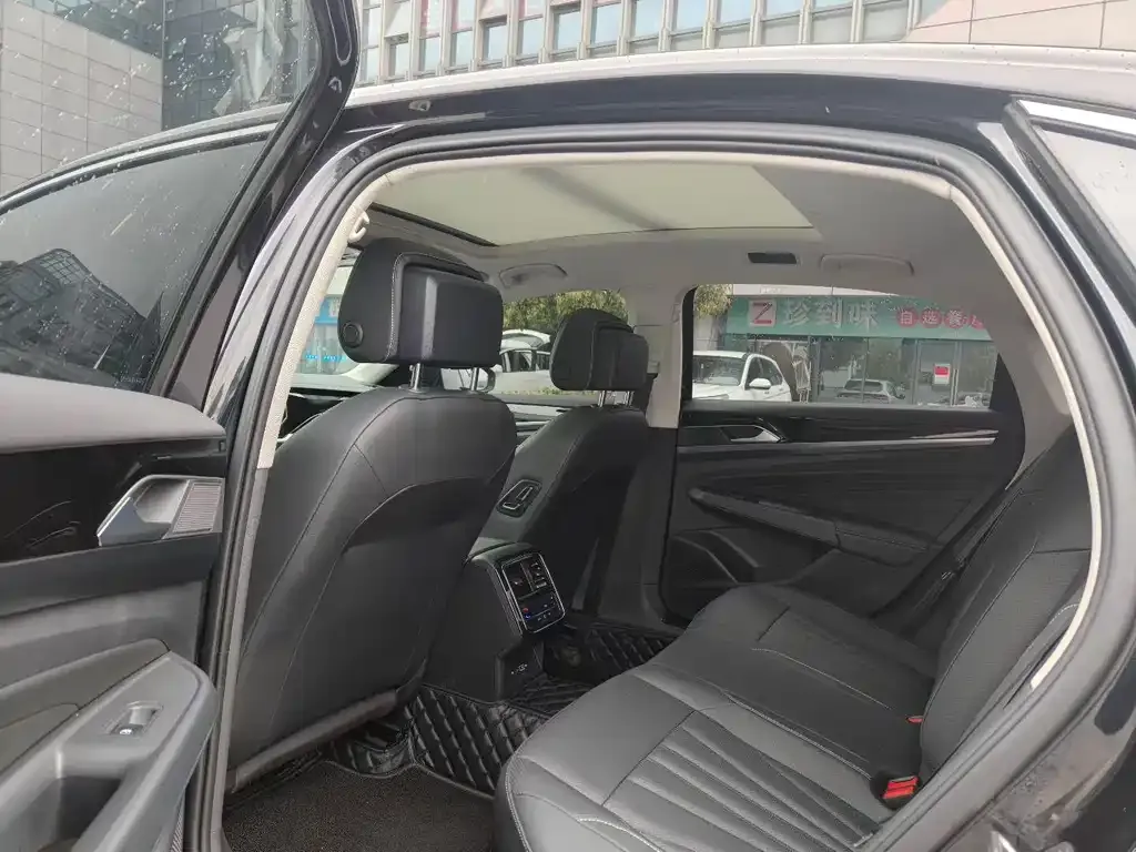 Volkswagen Passat — фото 10