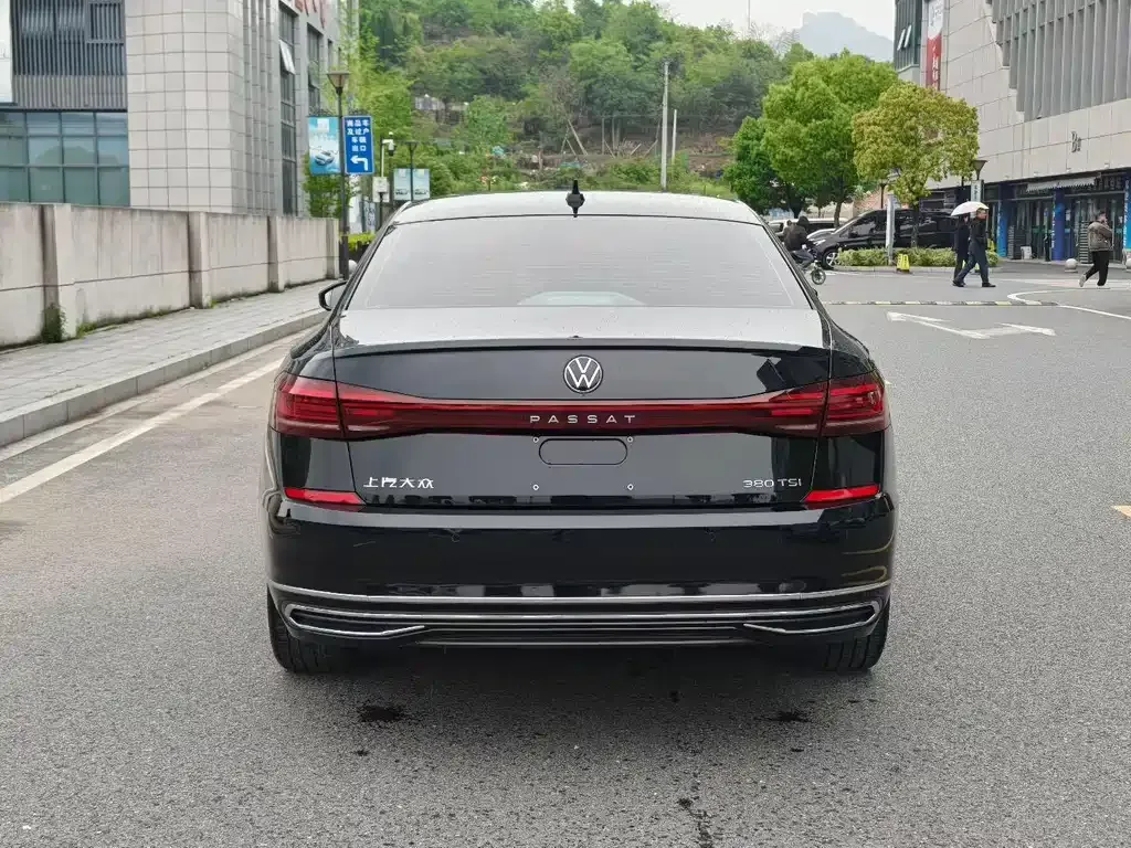 Volkswagen Passat — фото 7