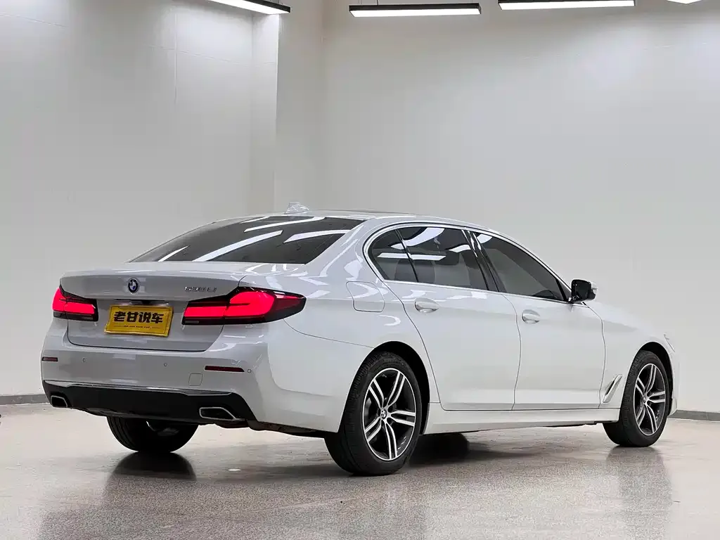 BMW 5 Series — фото 2