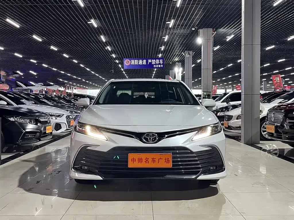 Toyota Camry — фото 4