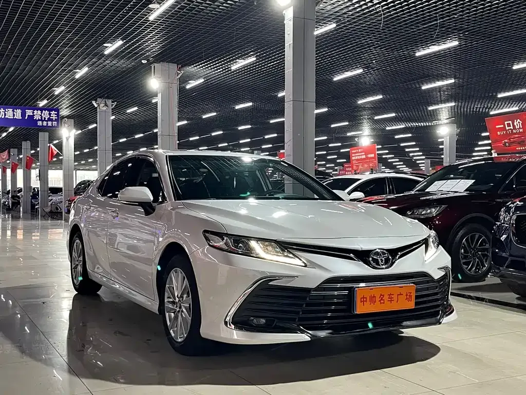 Toyota Camry — фото 6