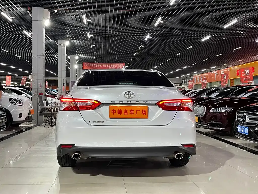 Toyota Camry — фото 8