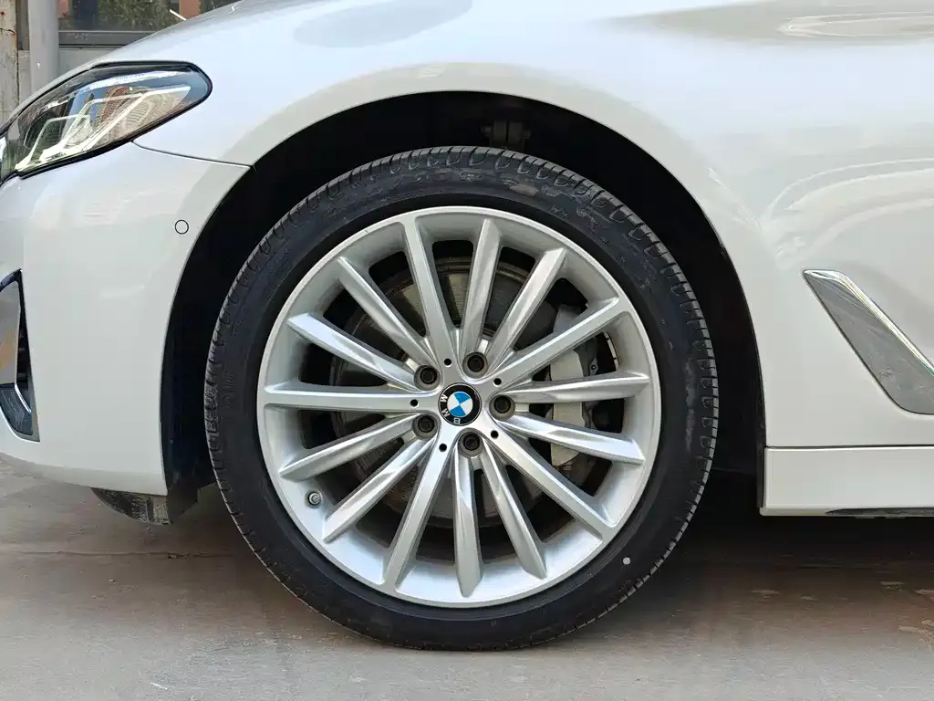BMW 5 Series — фото 10