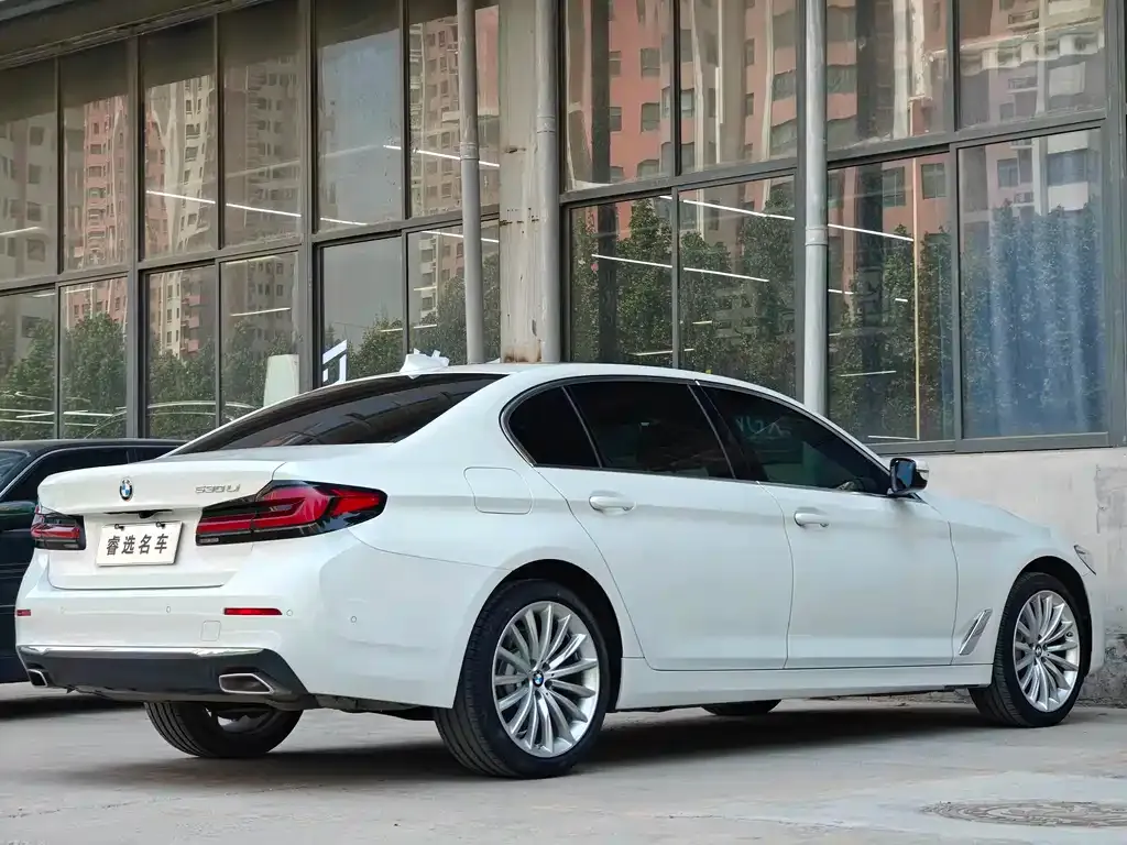 BMW 5 Series — фото 4