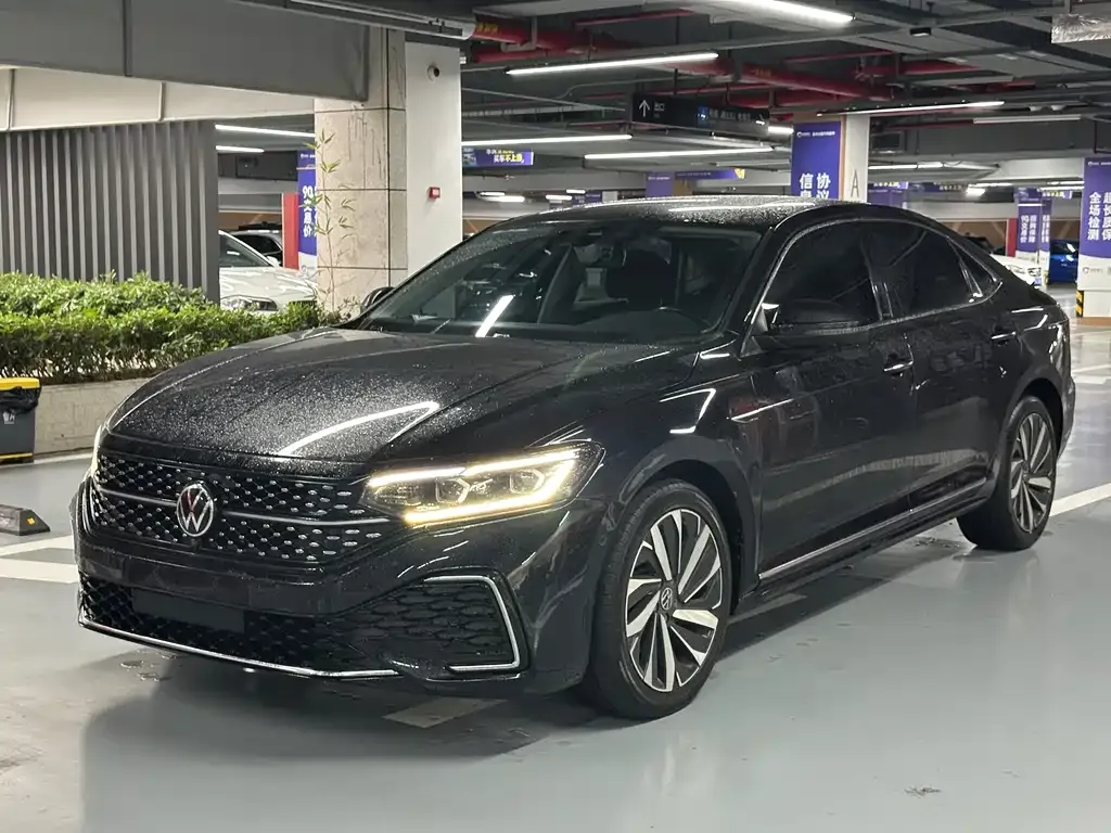 Volkswagen Passat — фото 1