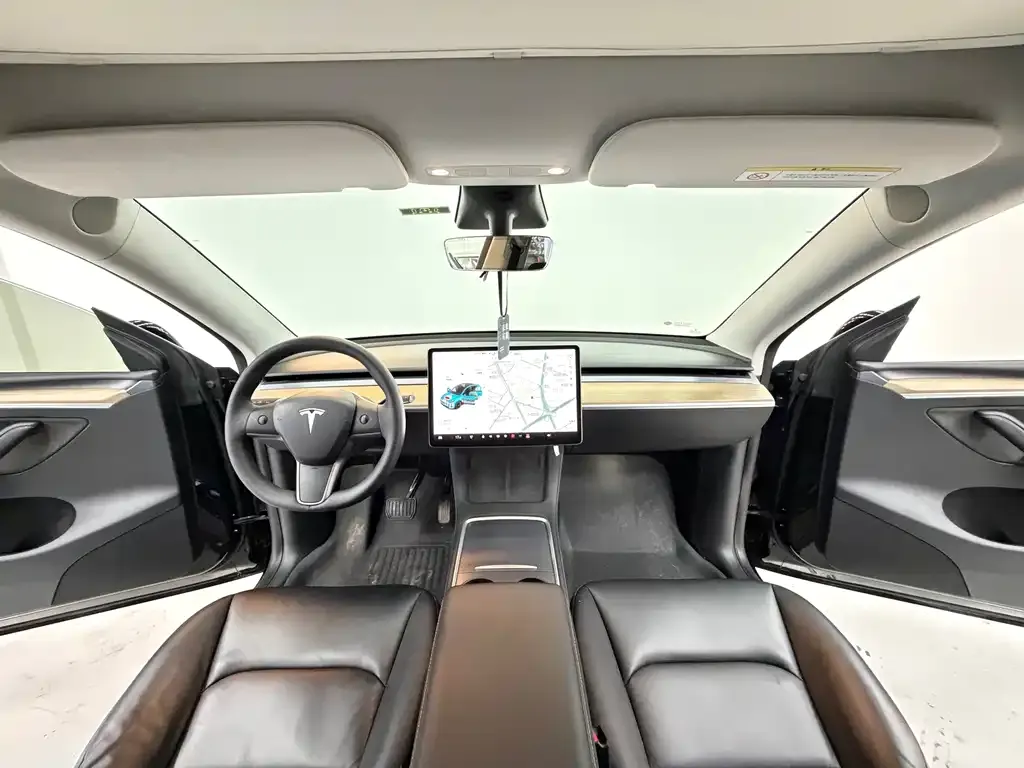 Tesla Model Y — фото 7