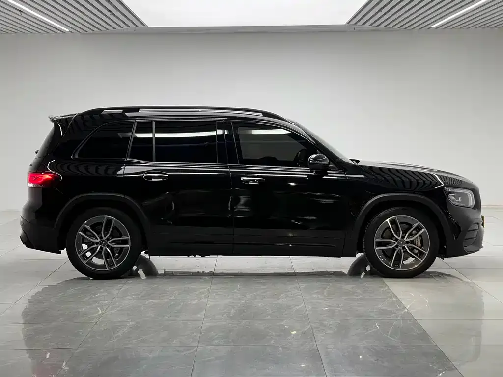 Mercedes-Benz GLB AMG — фото 5
